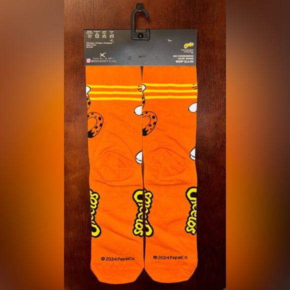 CHEETOS ODD SOX NOVELTY CREW SOCKS NWT MEN’S SHOE SIZE 6-13 - Picture 2 of 2